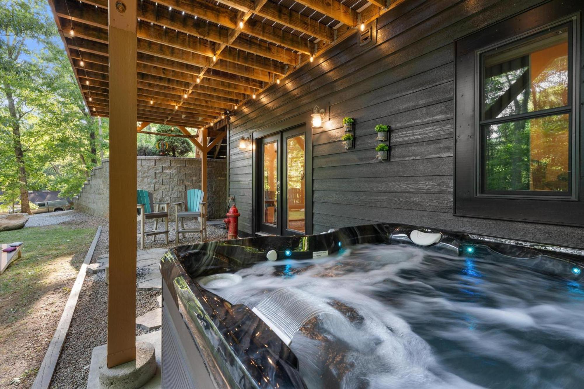 Lux Mtn Cabin - Hot Tub, Fire Pit, Game Room Franklin Kültér fotó